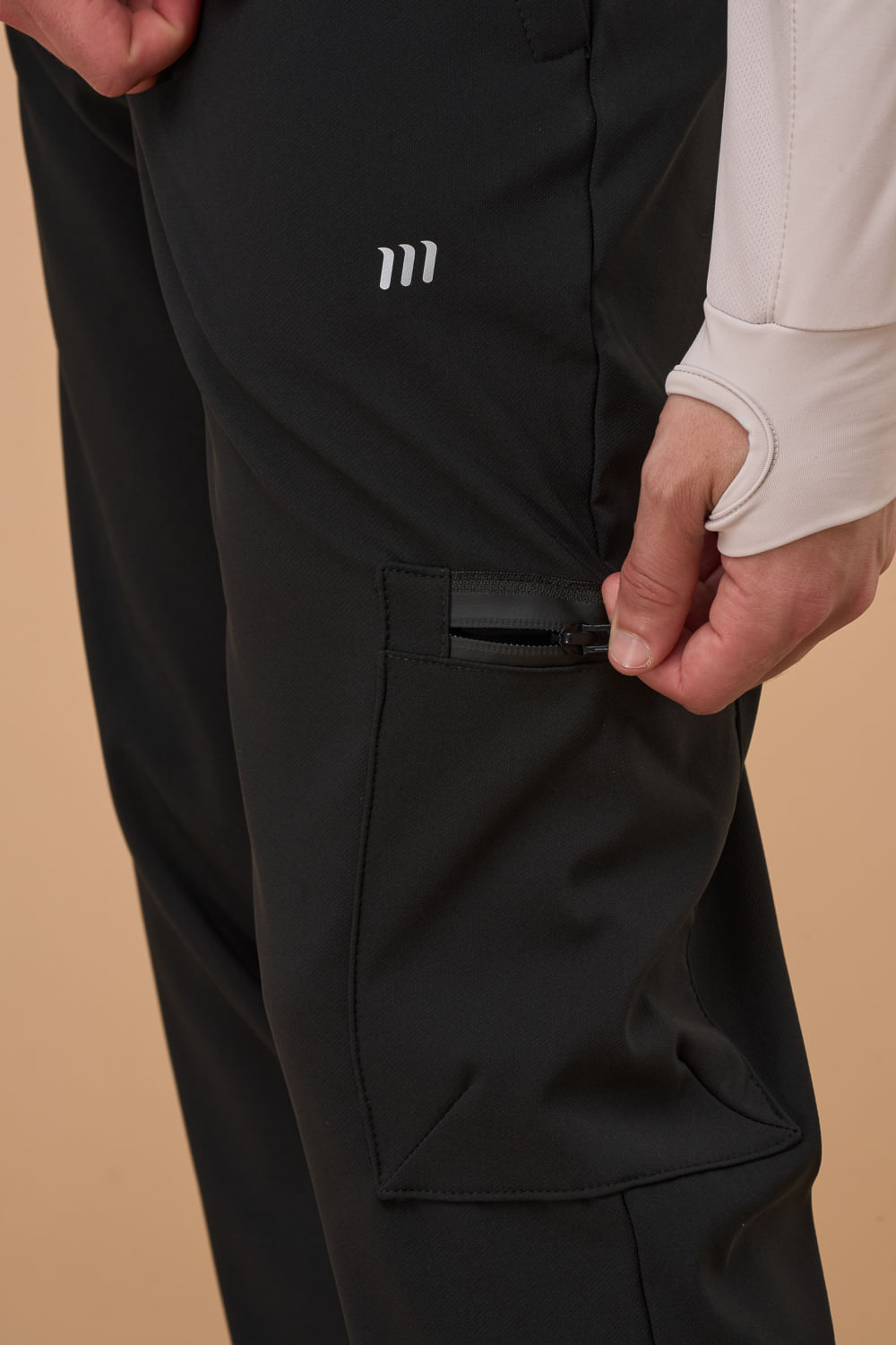 25IWKH210002 PANTALON HUAPI NEGRO 4246